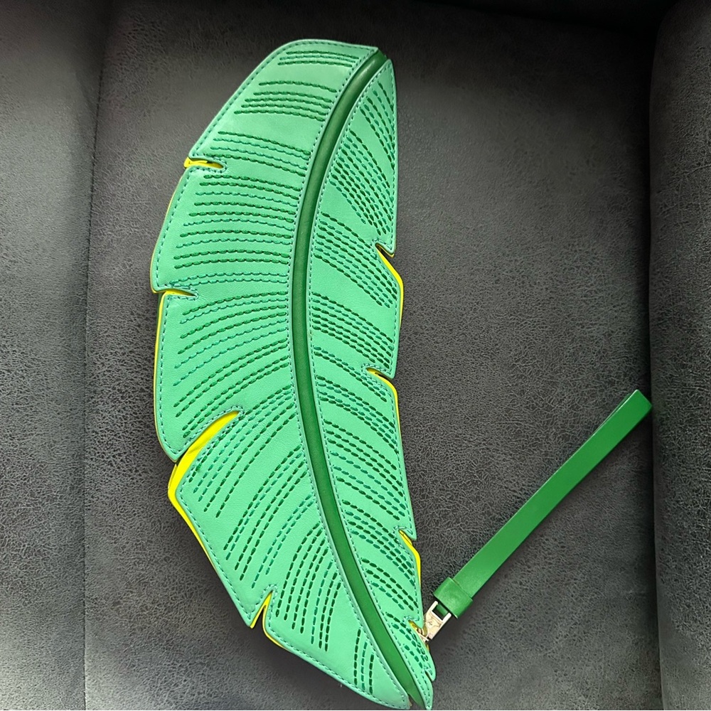 Kate spade banana leaf clutch - Picture 4 of 16